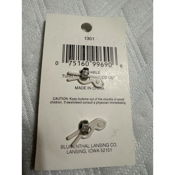 Vintage School Days by La Mode Hand Painted Buttons-Bus / House-Card 1301-1302 - Picture 4 of 5